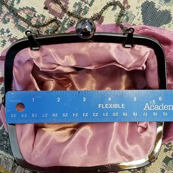 Cargo fuzzy pink clutch - Picture 4 of 7